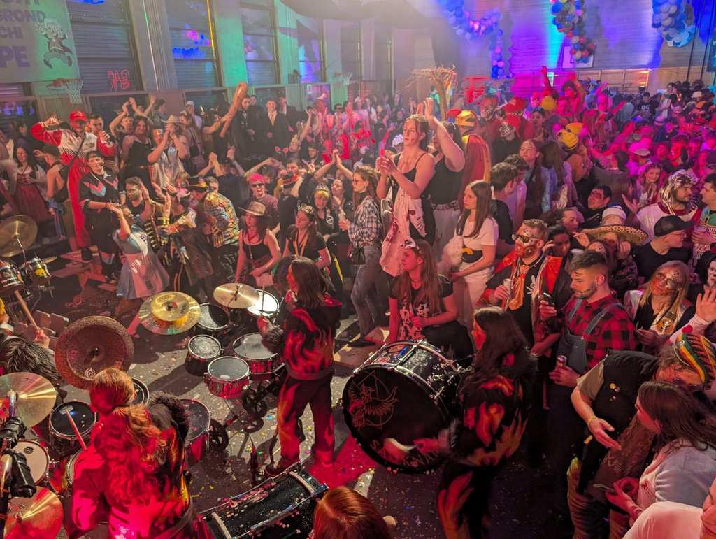 Gugger-Maskenball 2026, DIE PARTY